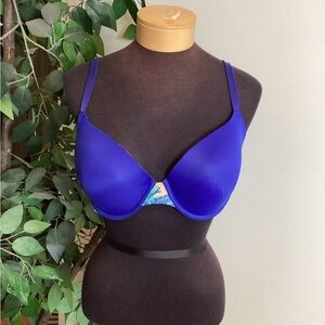 Pink Victorias Secret Woman’s 36DD bra wear every where t shirt lightly …